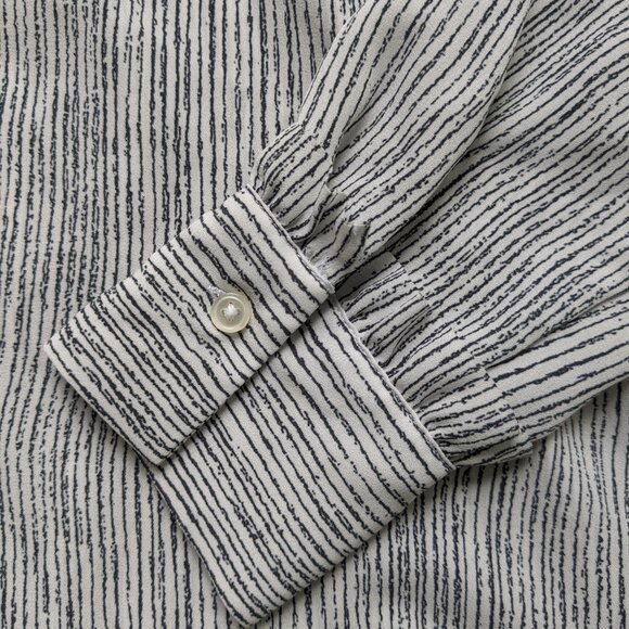 ⭐ Banana Republic button down blouse XS - Picture 4 of 12
